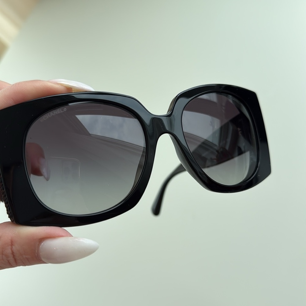 CHANEL Elegant Black Sunglasses - Picture 12 of 15